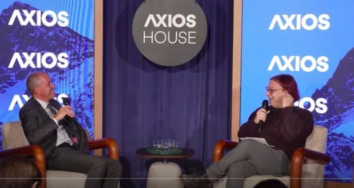 是别针还是耳机？OpenAI首款AI硬件形态成谜