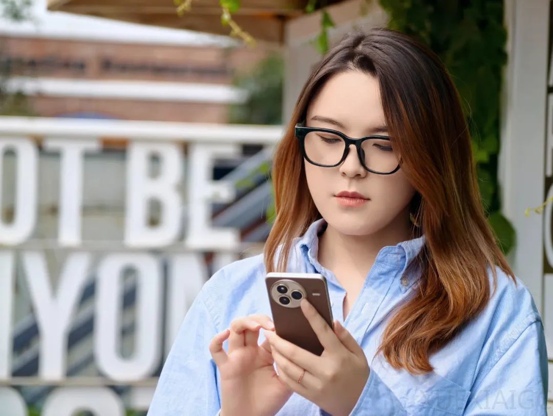 小米 AI 眼镜首发体验:对于国内用户,这可能是更好的 Meta Ray-Ban