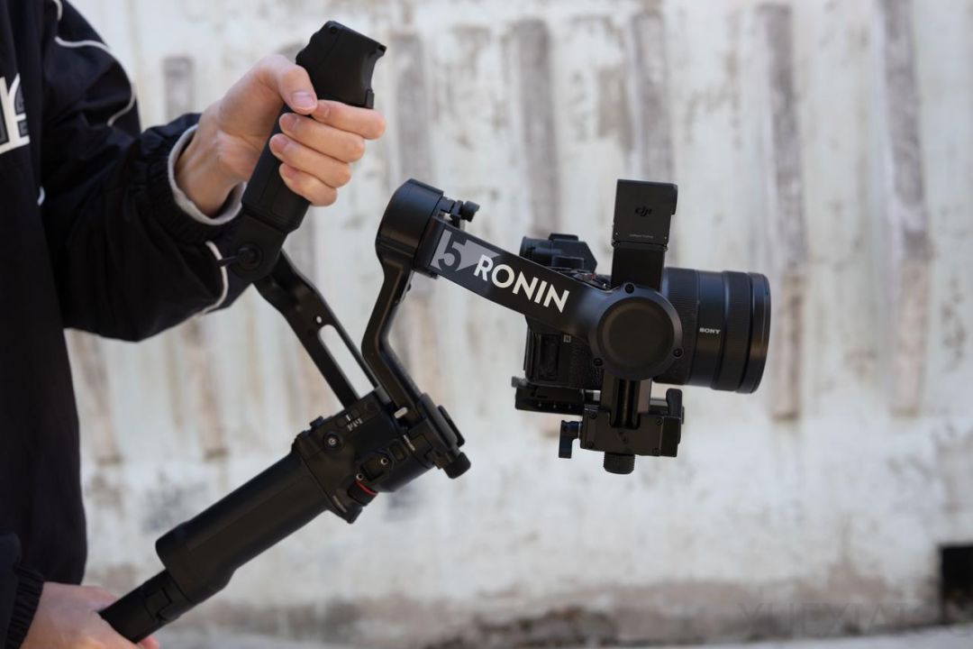 告别「参数地狱」，大疆 RS5 把「单兵商拍」的门槛踩碎了