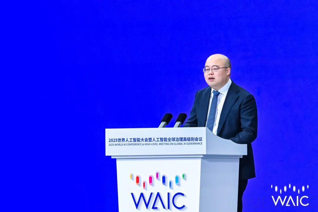 WAIC 2025首日看什么?从顶级智囊交锋到中国方案登场,四重主线浓缩AI时代最强对话