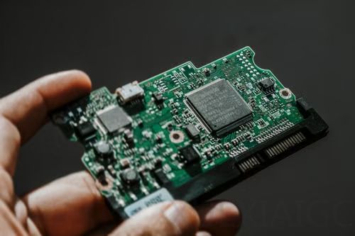 600亿豪赌AI高端板：PCB巨头集体抛弃“低端产能” | 行业风向标
