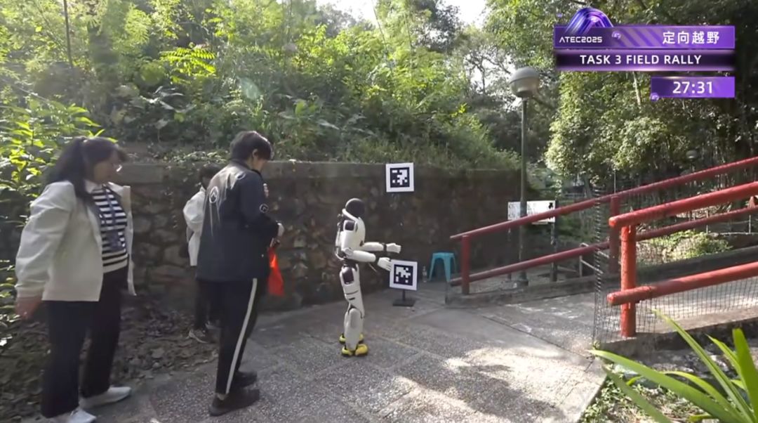 机器人集体到香港户外极限挑战，狗比人强