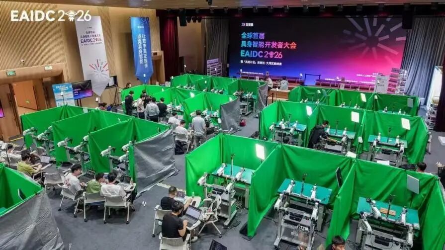 超百万算力、72小时、近百台真机：具身智能的刷分时代，被一场「裸考」终结