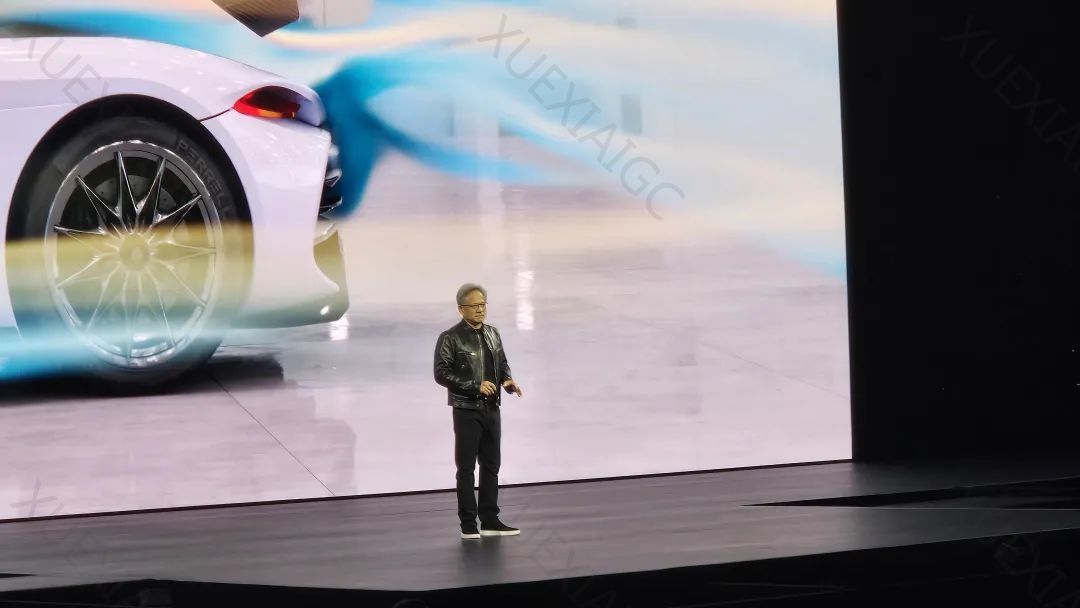 现场直击GTC|最科幻发布会,性能翻30倍的恐怖Blackwell芯片,黄仁勋宣告“新工业革命”来了