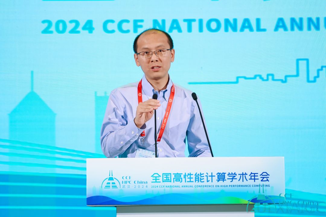 清华教授翟季冬：Benchmark正在「失效」，智能路由终结大模型选型乱象