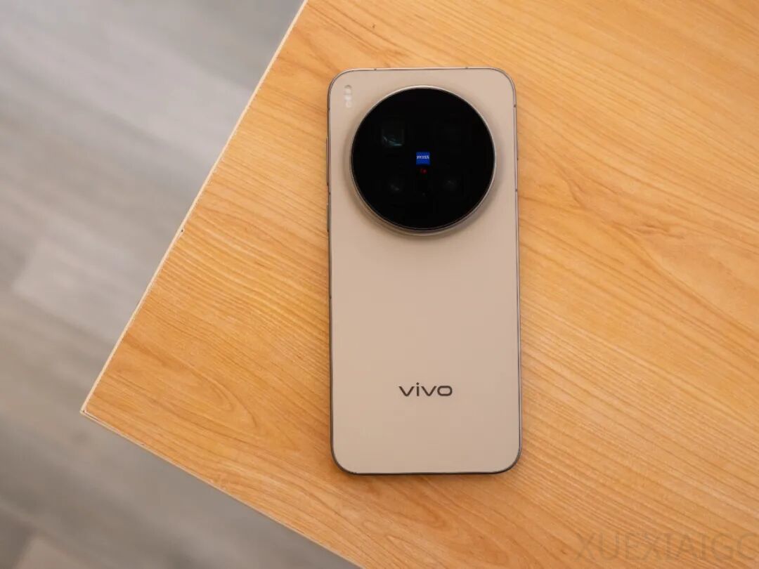 vivo X300 Pro:以「水桶旗舰」之躯,重登旗舰山巅