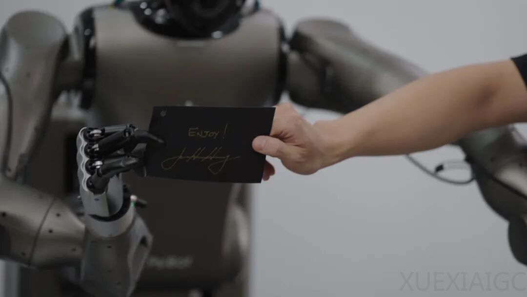 成立一年半累计融资超 20 亿，这个团队想搞定具身智能最难的「数据瓶颈」