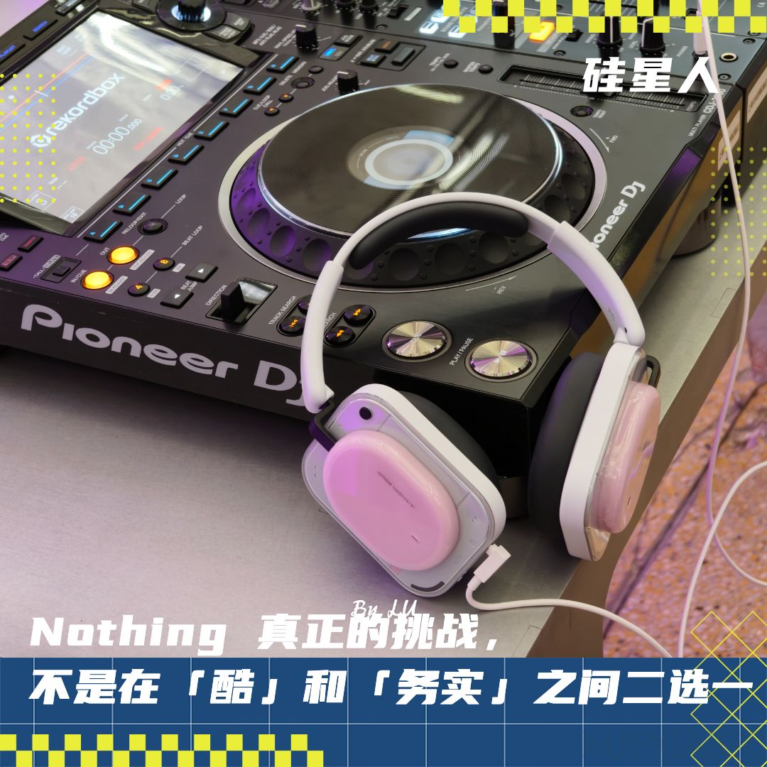 Nothing 穿上了西装，但还差条领带