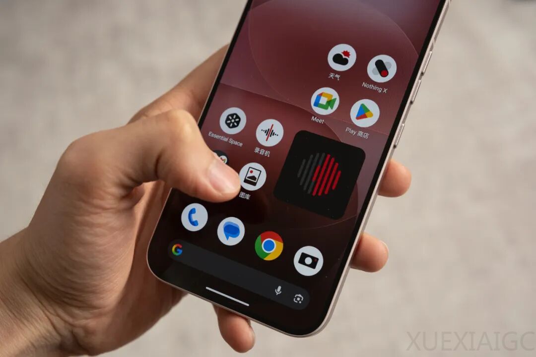 那个靠「玩灯」出圈的手机品牌，现在想用 AI 让你自己在手机上造 App