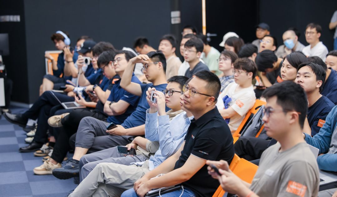 国产GPU组了个开源局，把SGLang等核心开发者都摇来了！