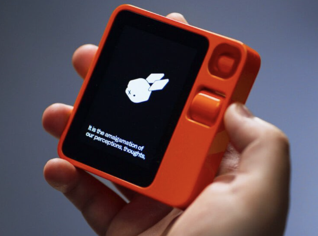 两周爆卖 5 万台,创始人吕骋回应 Rabbit R1 到底是什么?