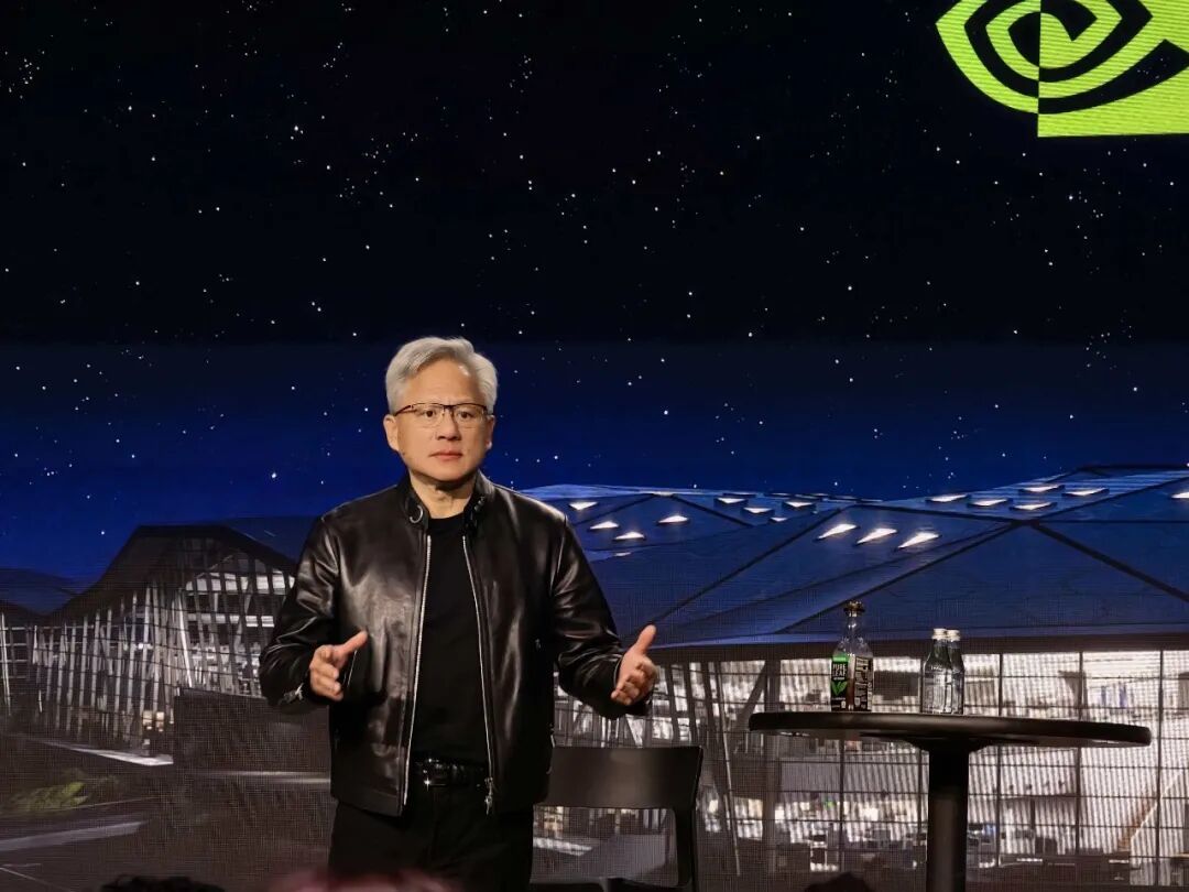 「推理之王」黄仁勋：你们都误会了，1 万亿美元其实很保守