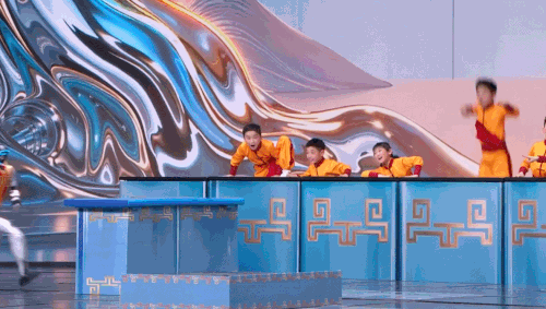 刚上完春晚，宇树新品机器狗就亮相了