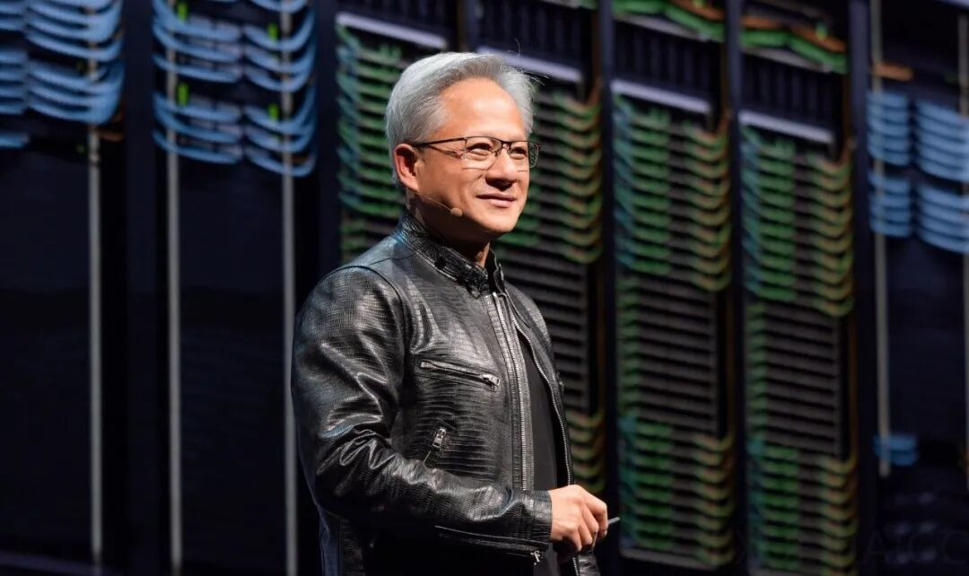 Q3业绩大涨后，黄仁勋回应“AI泡沫论”安抚华尔街